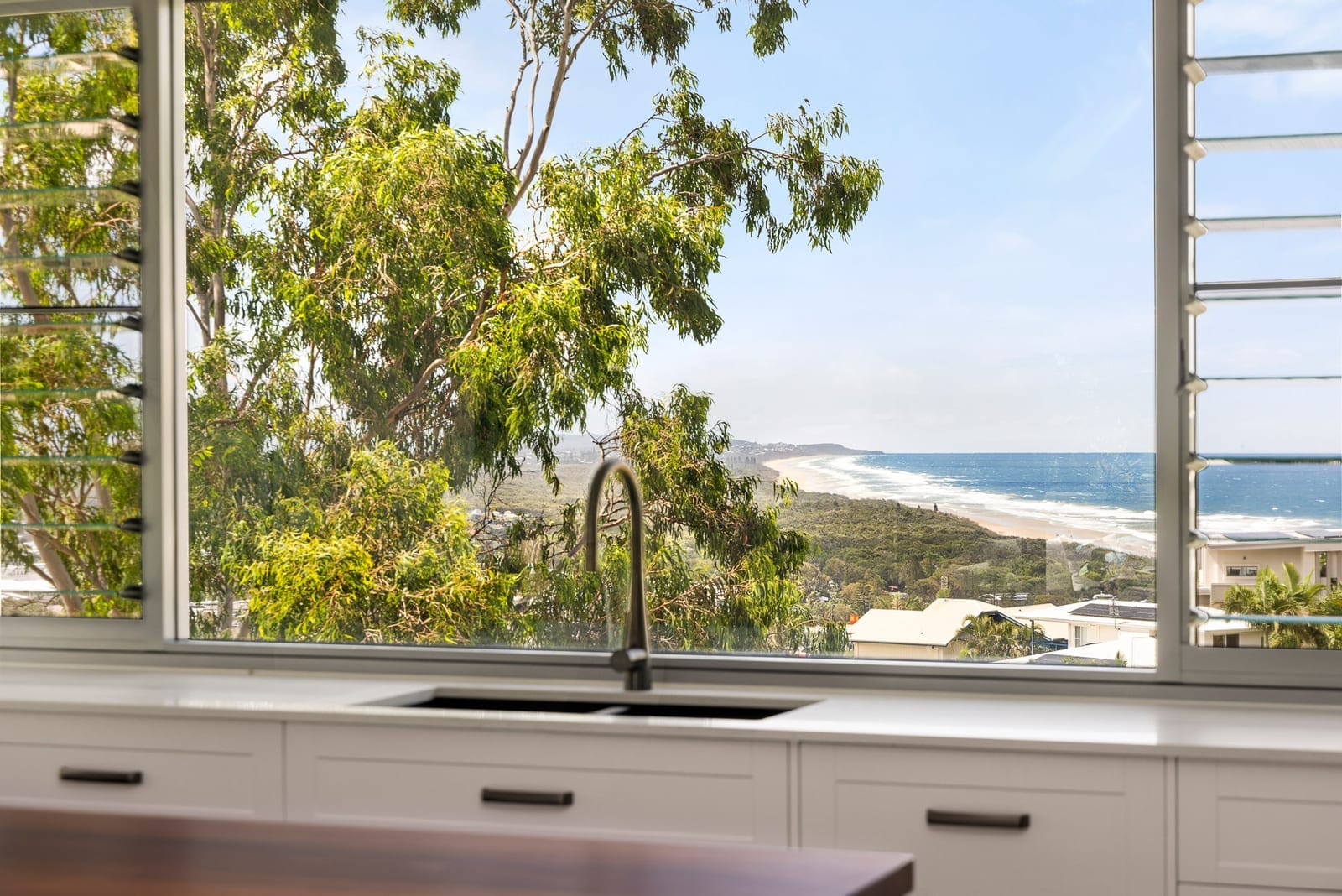 Jaw-dropping north-facing white water ocean views