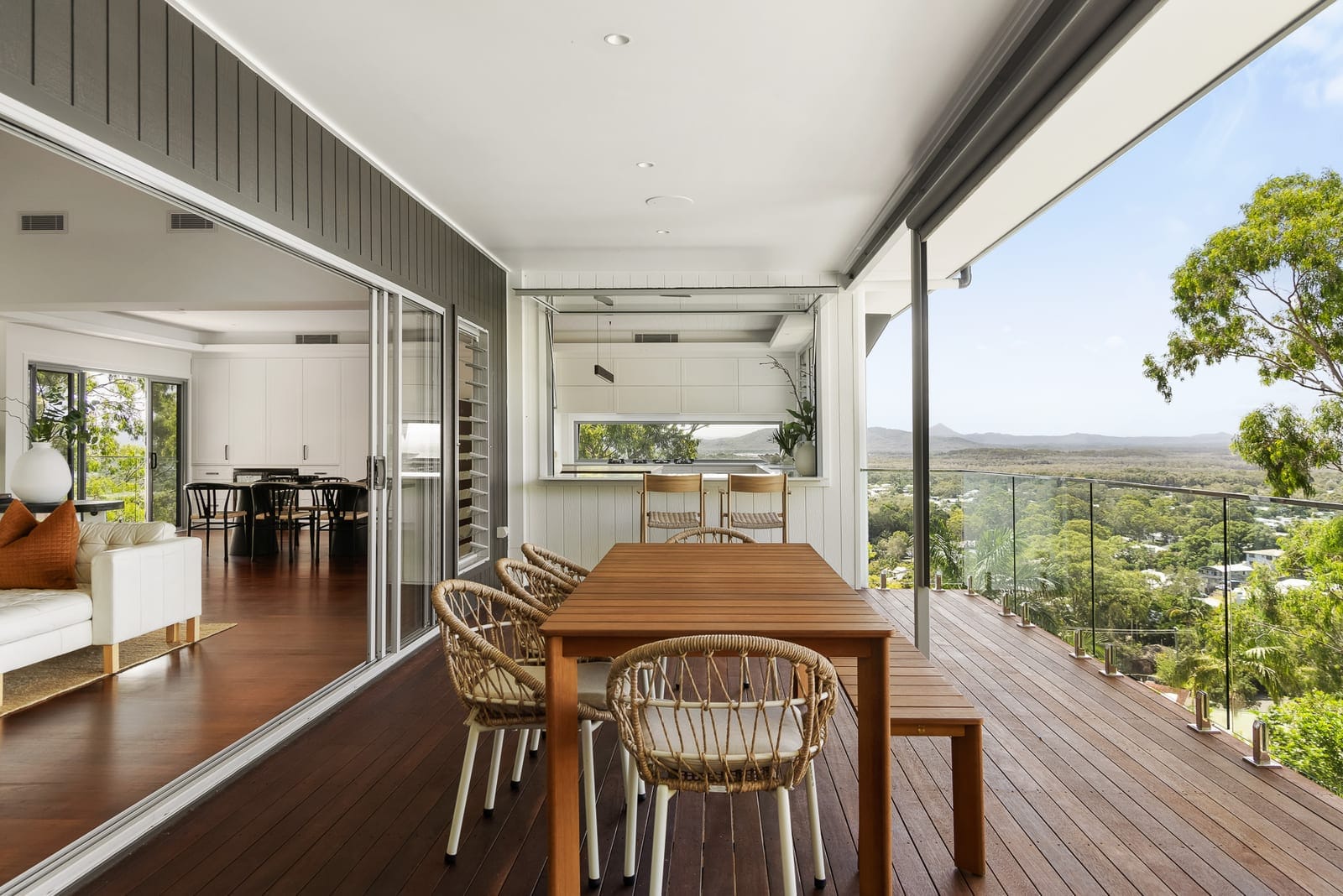 Jaw-dropping north-facing white water ocean views