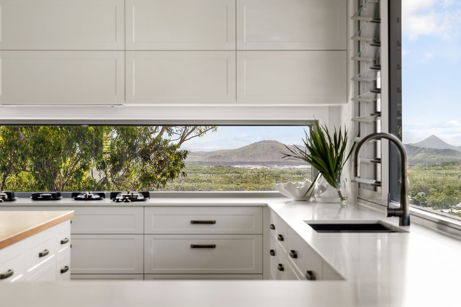 Jaw-dropping north-facing white water ocean views