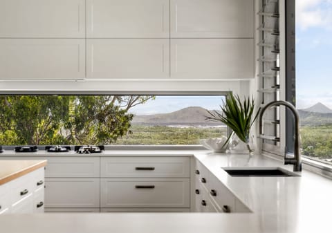 Jaw-dropping north-facing white water ocean views