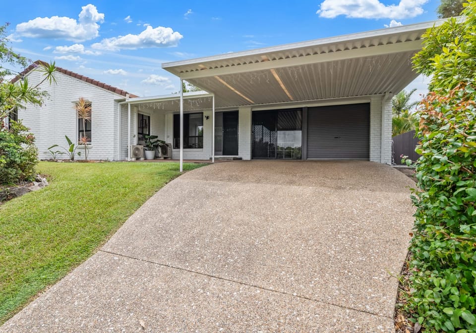 SOLD by Team Cassie Kennedy!