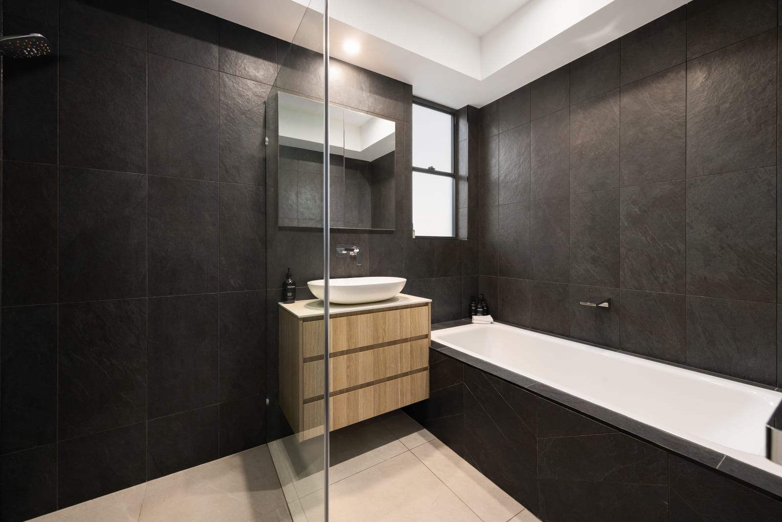 Bespoke Beachside Brilliance: Luxury, Location, Lifestyle!