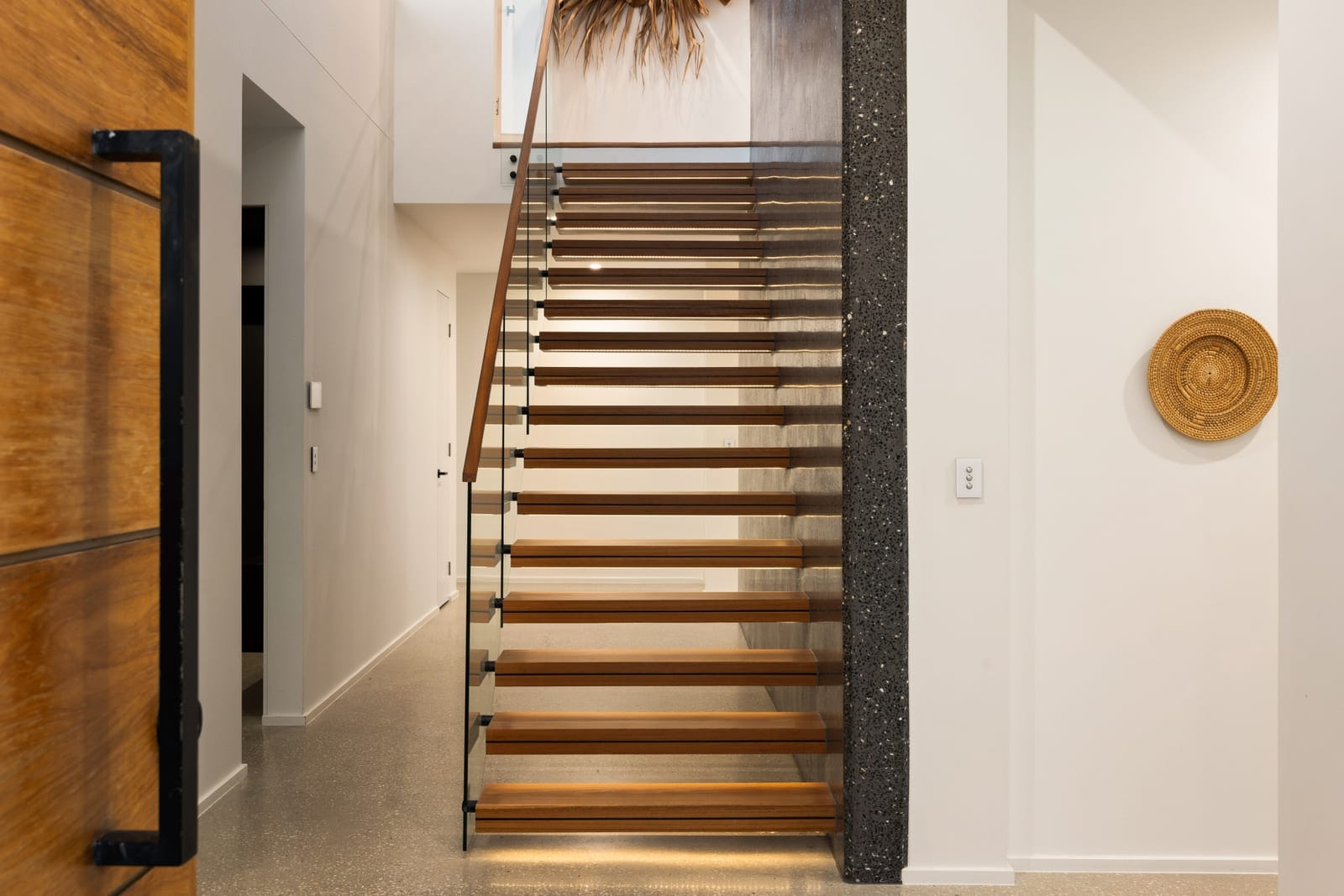 Bespoke Beachside Brilliance: Luxury, Location, Lifestyle!