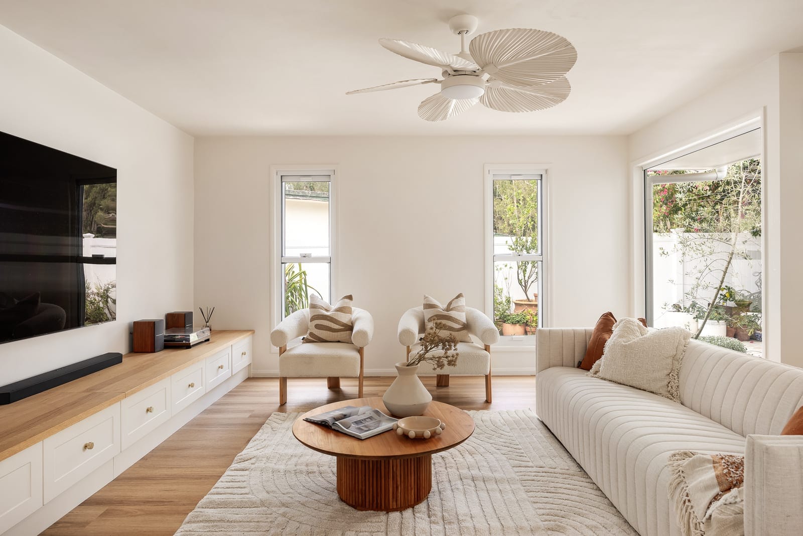 Dreamy Pool, Mediterranean Alfresco & Walk to the Beach!