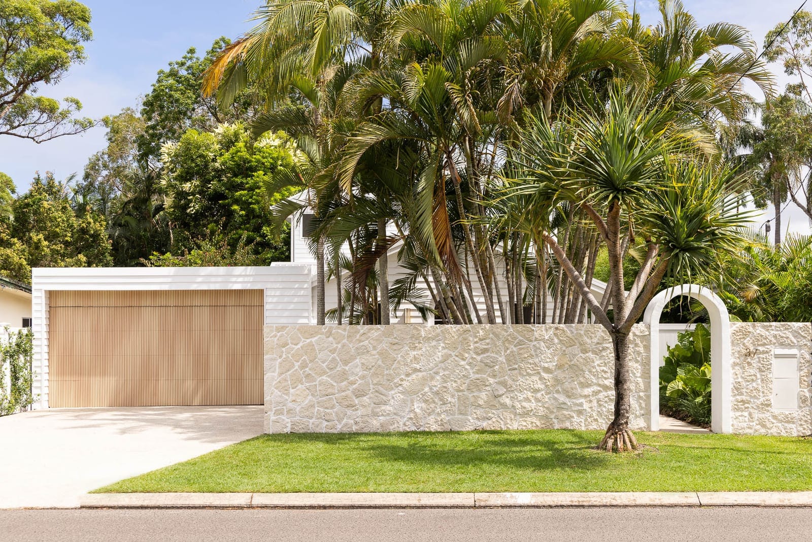 Dreamy Pool, Mediterranean Alfresco & Walk to the Beach!