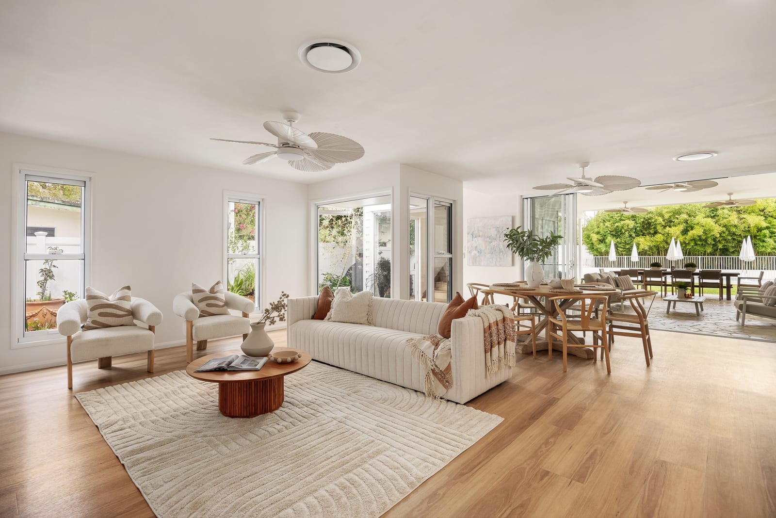 Dreamy Pool, Mediterranean Alfresco & Walk to the Beach!