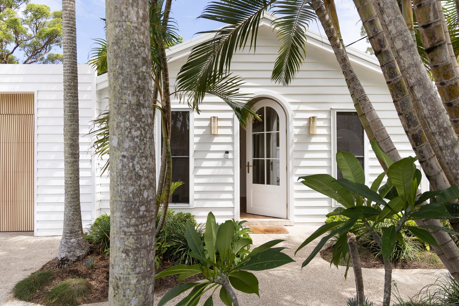 Dreamy Pool, Mediterranean Alfresco & Walk to the Beach!
