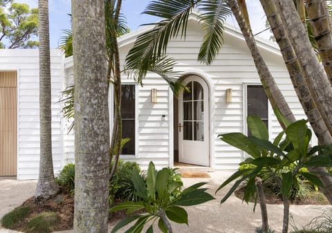 Dreamy Pool, Mediterranean Alfresco & Walk to the Beach!