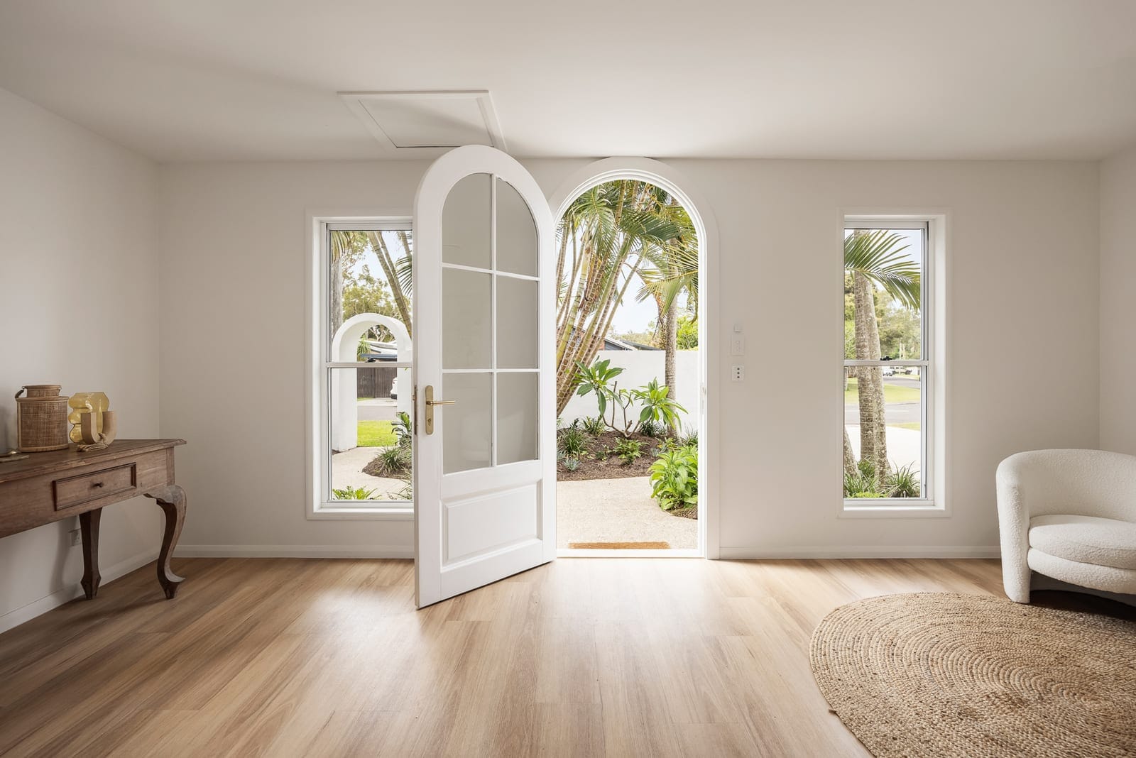 Dreamy Pool, Mediterranean Alfresco & Walk to the Beach!