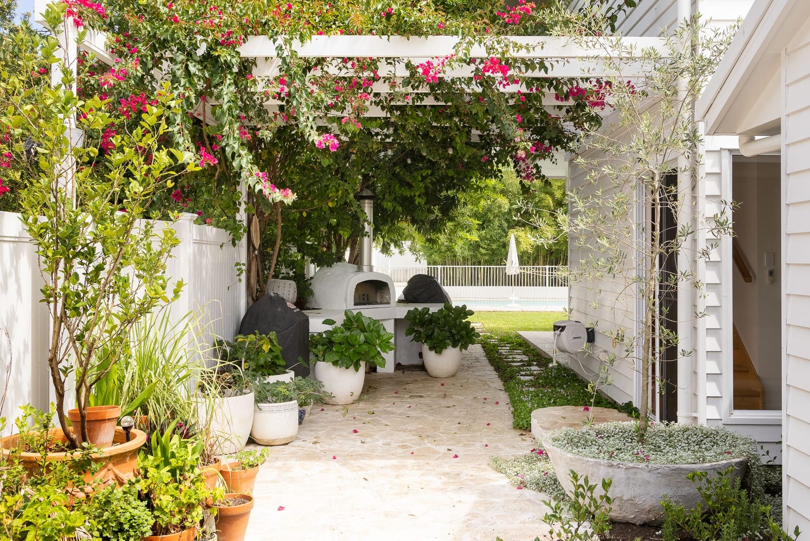 Dreamy Pool, Mediterranean Alfresco & Walk to the Beach!