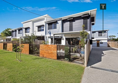 Stylish Townhouse in the Heart of Maroochydore