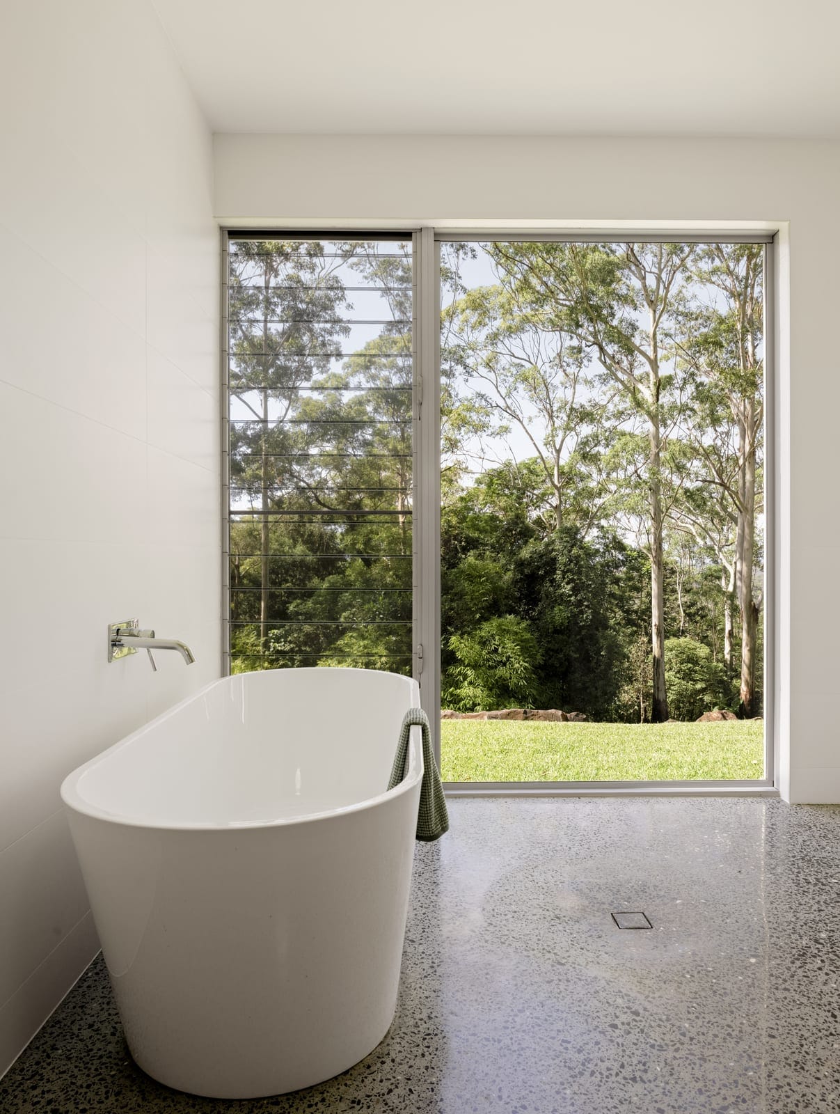 A Contemporary Bushland Sanctuary on 16 Acres