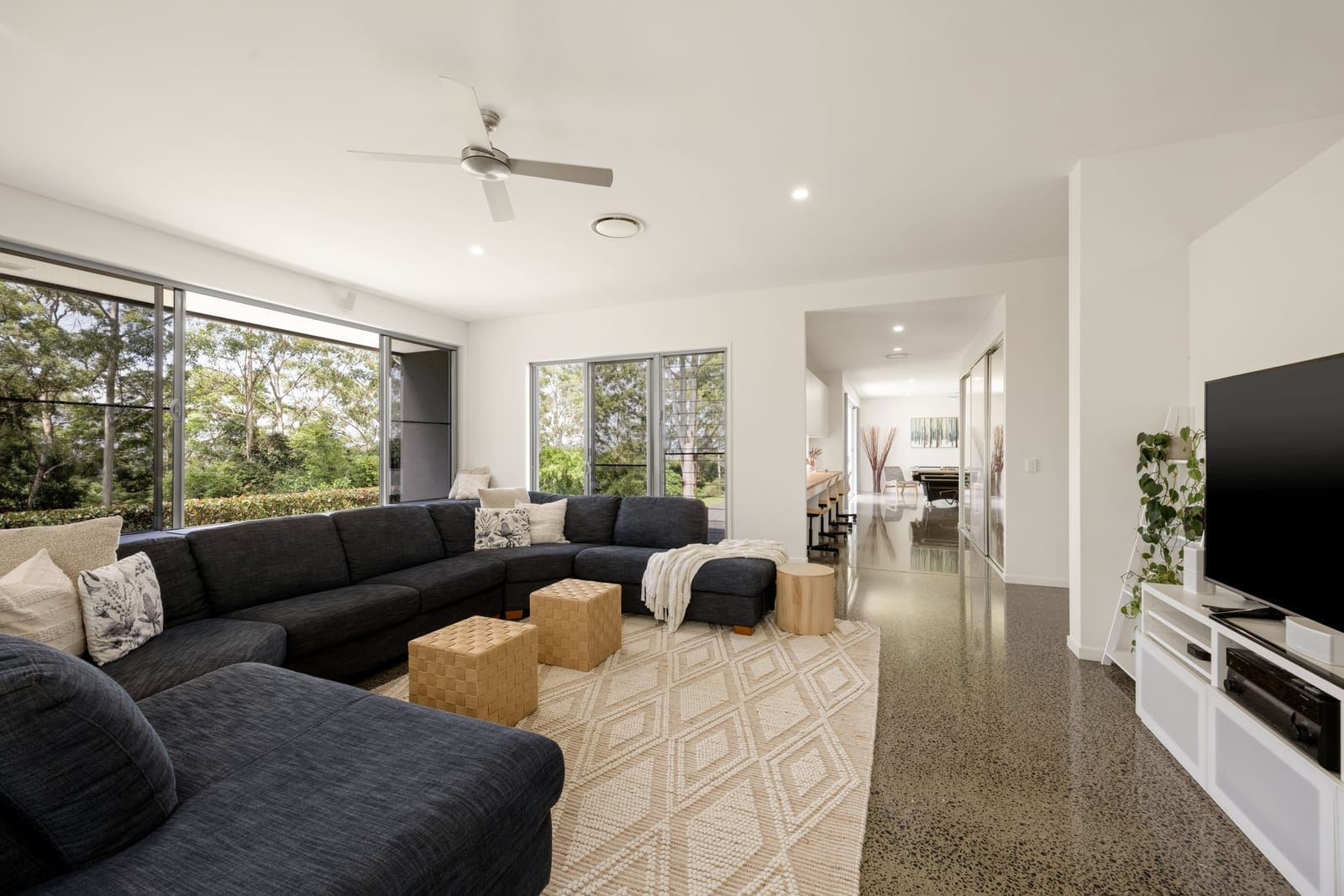 A Contemporary Bushland Sanctuary on 16 Acres