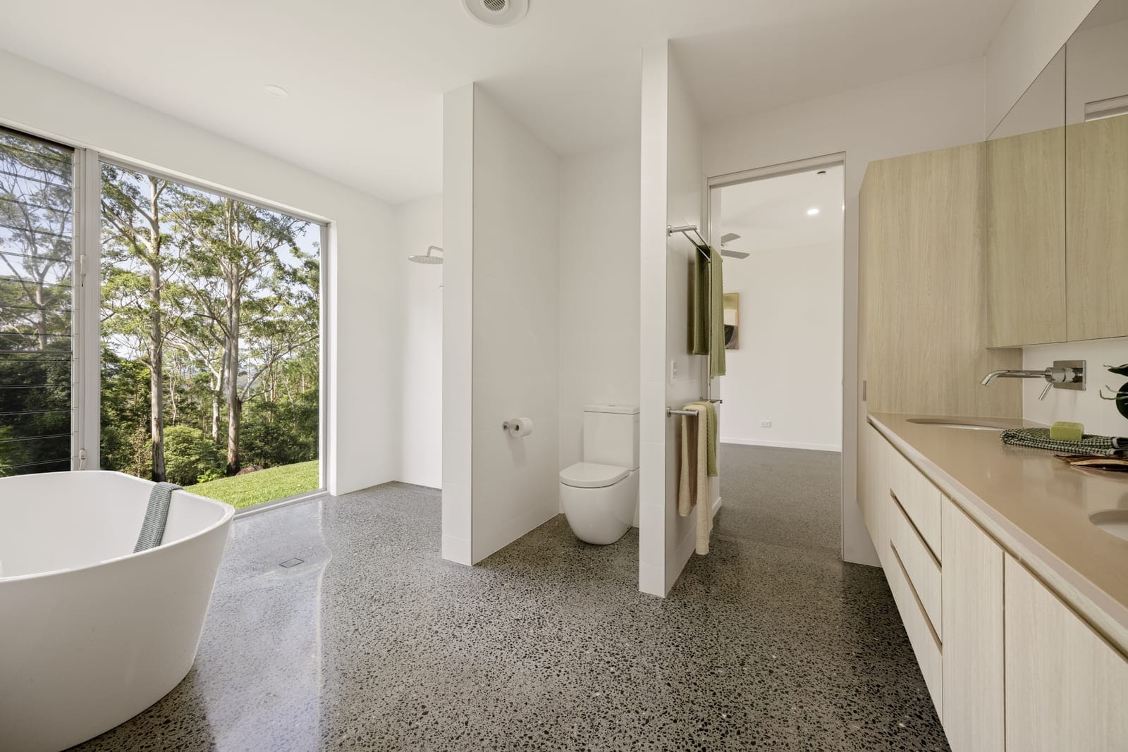 A Contemporary Bushland Sanctuary on 16 Acres