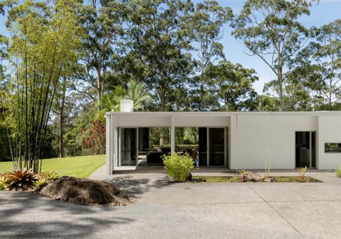 A Contemporary Bushland Sanctuary on 16 Acres