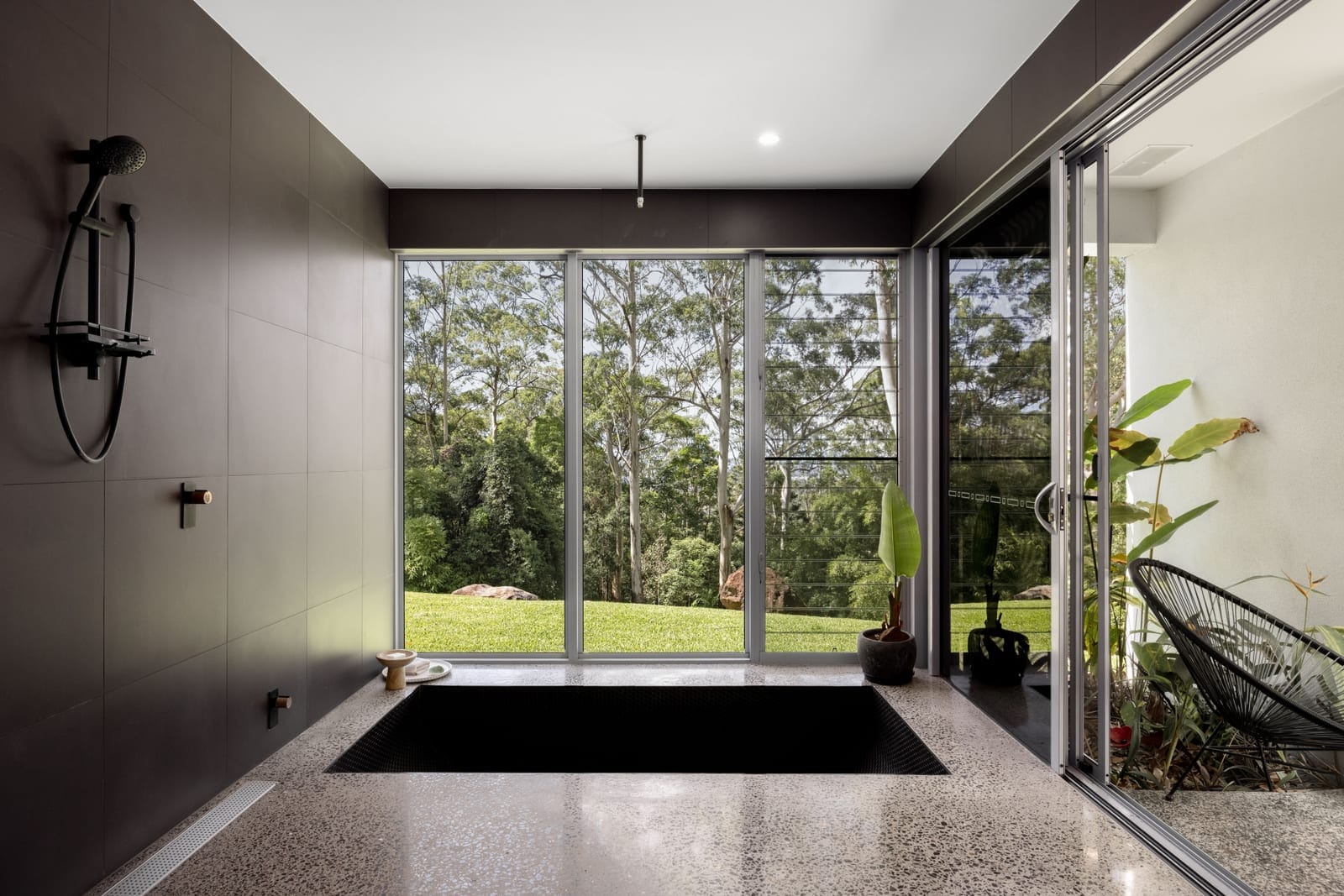 A Contemporary Bushland Sanctuary on 16 Acres