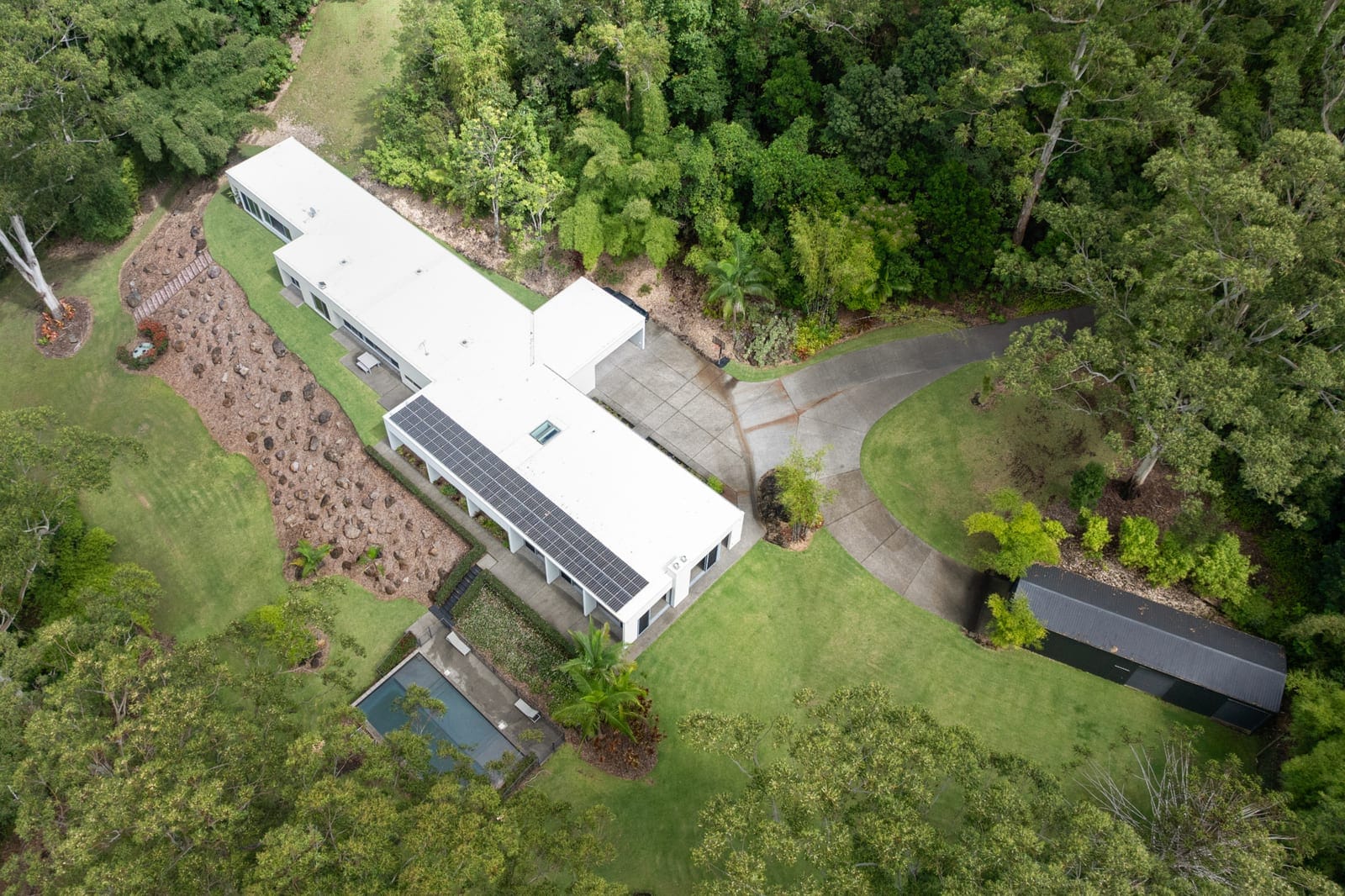 A Contemporary Bushland Sanctuary on 16 Acres