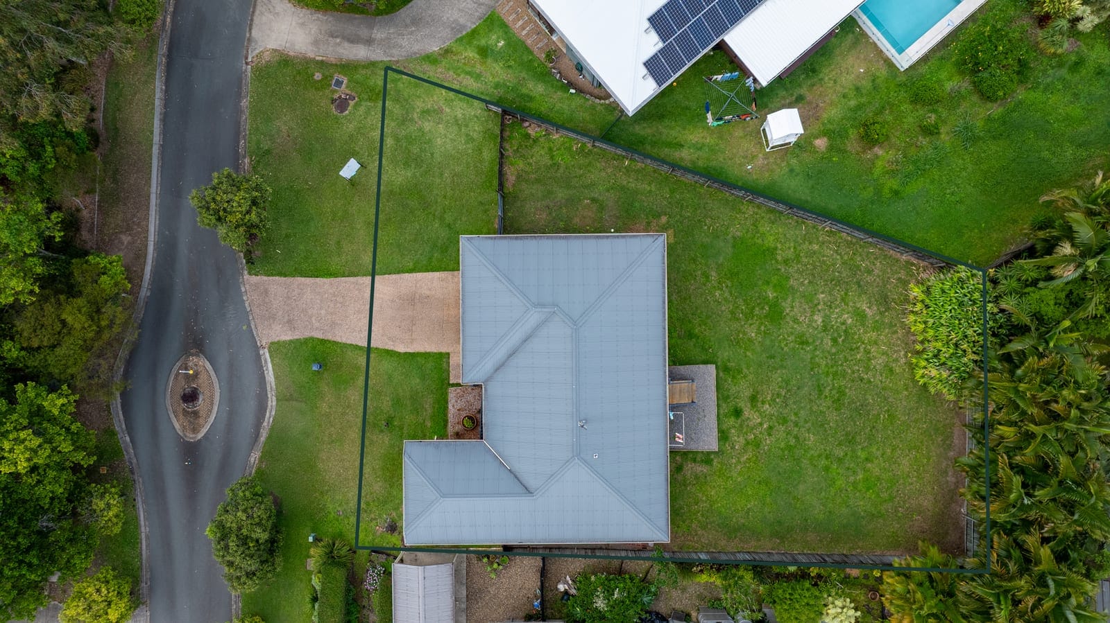 Renovated 4 Bed Home Opposite Parkland | Quiet Cul-de-Sac Location