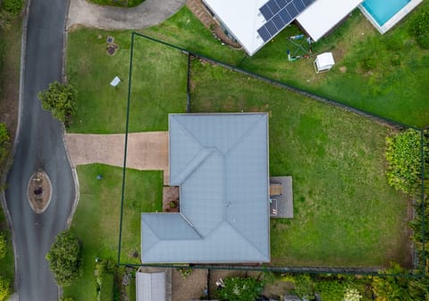 Renovated 4 Bed Home Opposite Parkland | Quiet Cul-de-Sac Location