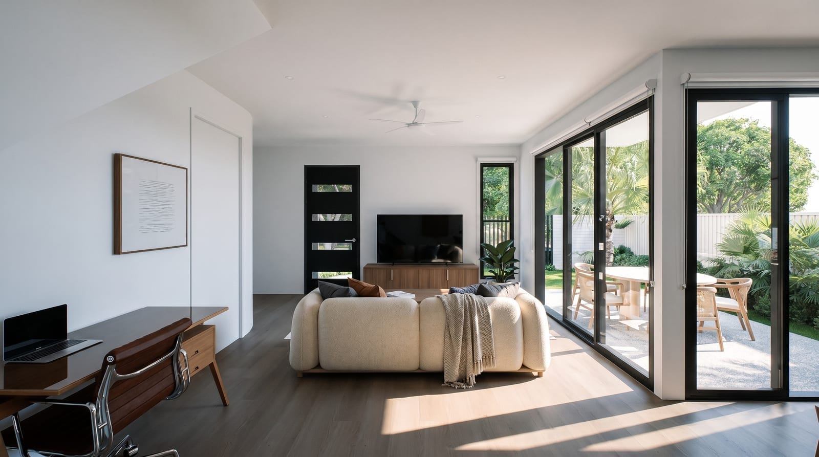Contemporary Coastal Living, Moments from Picnic Point