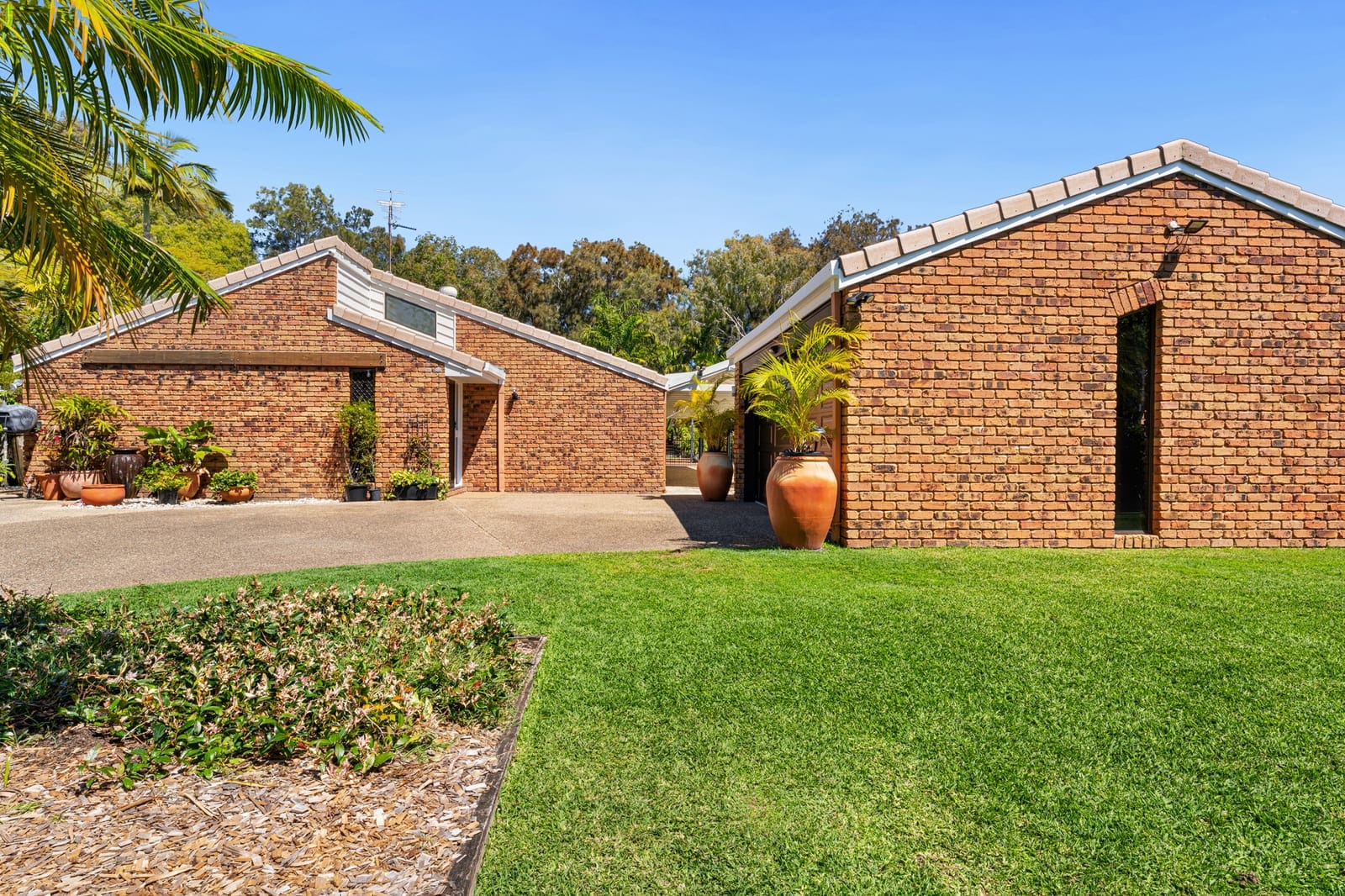 A Private Sanctuary on 1,152m² in Blue-Chip Minyama