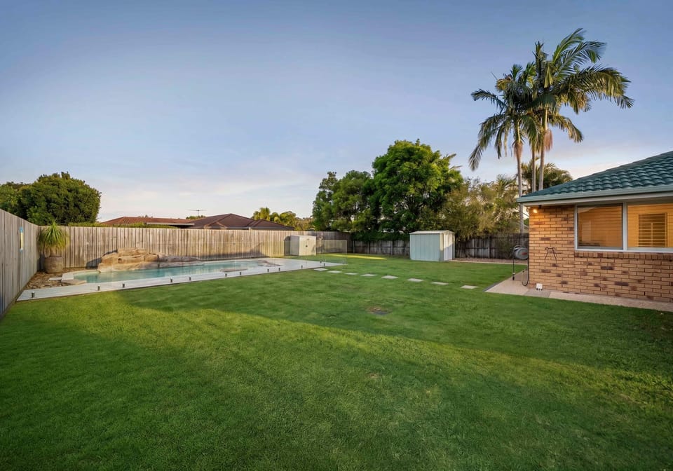 FAM-Fabulous: Pool, Side Access, Huge Block, Media + Caravan Pad