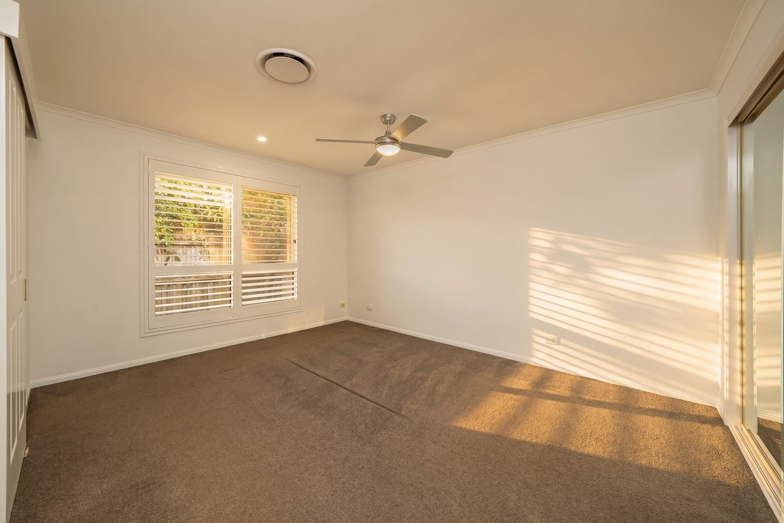 FAM-Fabulous: Pool, Side Access, Huge Block, Media + Caravan Pad