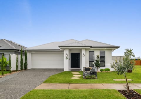 Contemporary Luxury with Golf, Marina and Coastal Lifestyle