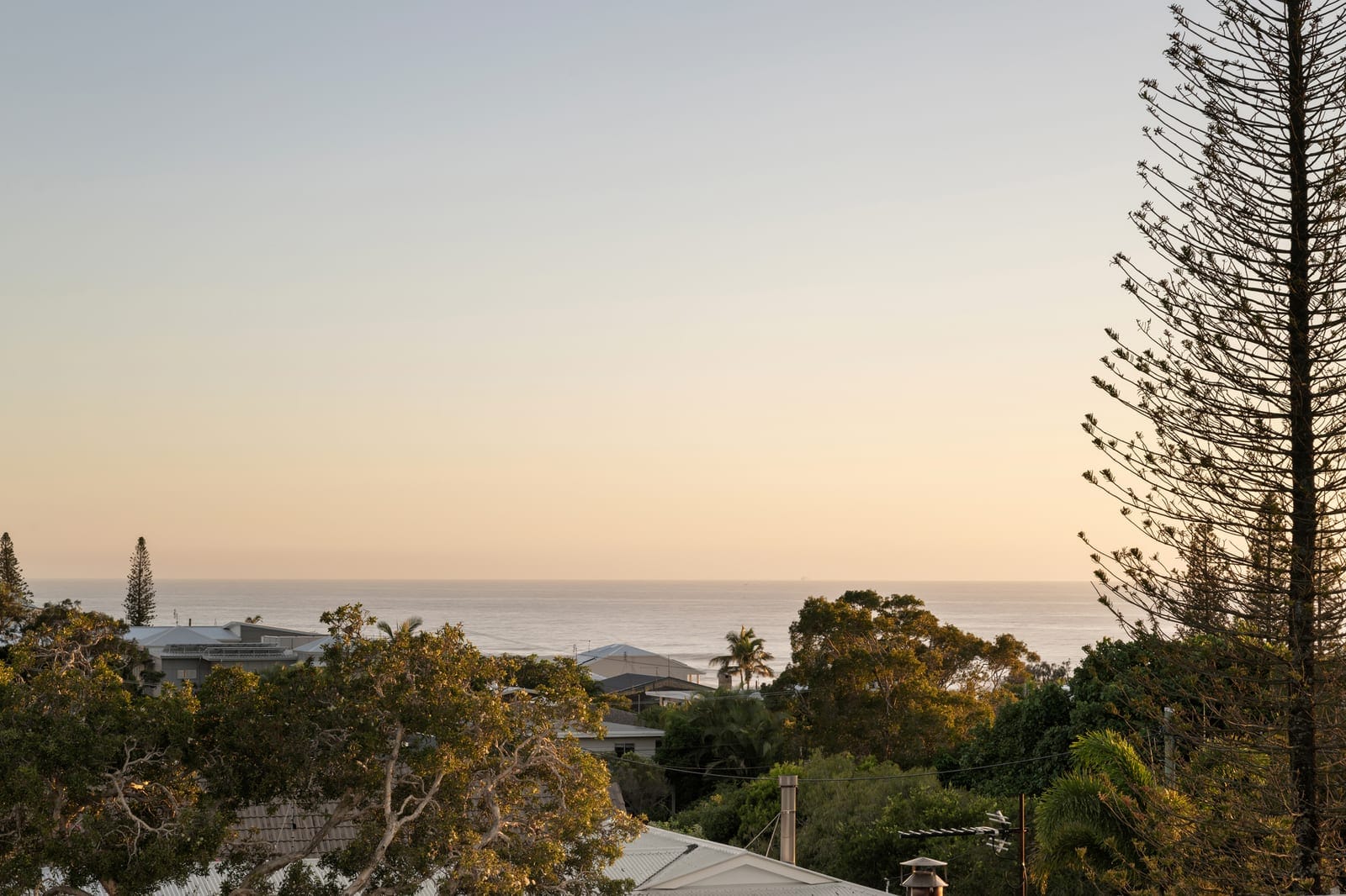 Stunning Bespoke Build, One Block to Shelly Beach!