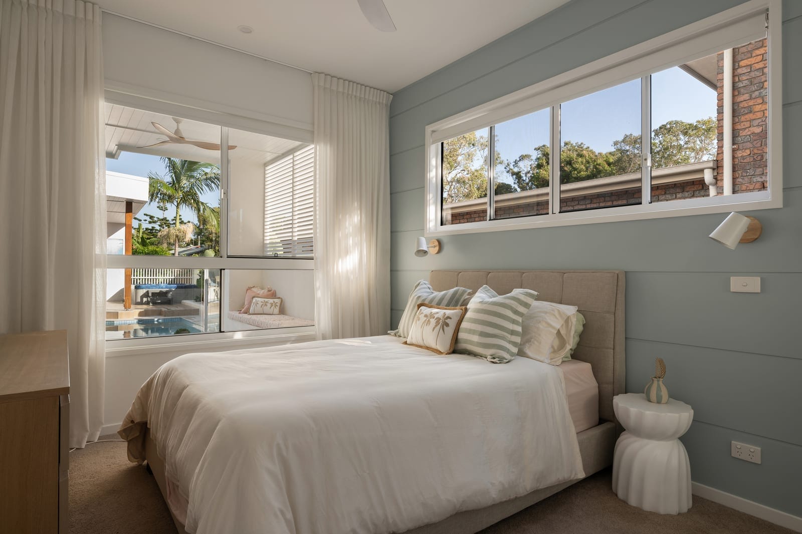Stunning Bespoke Build, One Block to Shelly Beach!