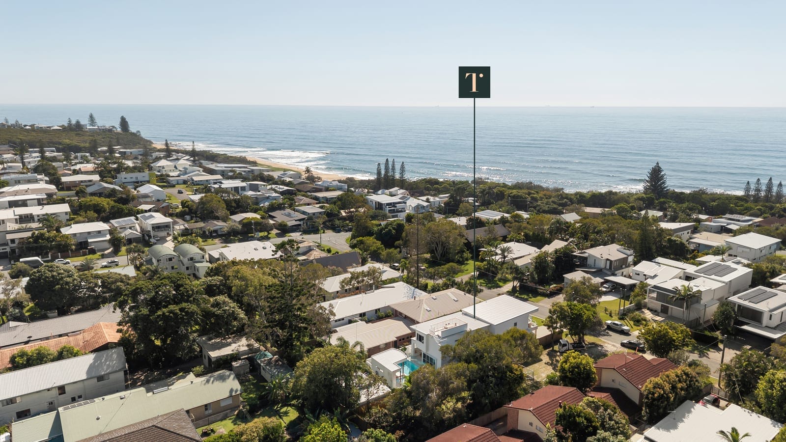 Stunning Bespoke Build, One Block to Shelly Beach!