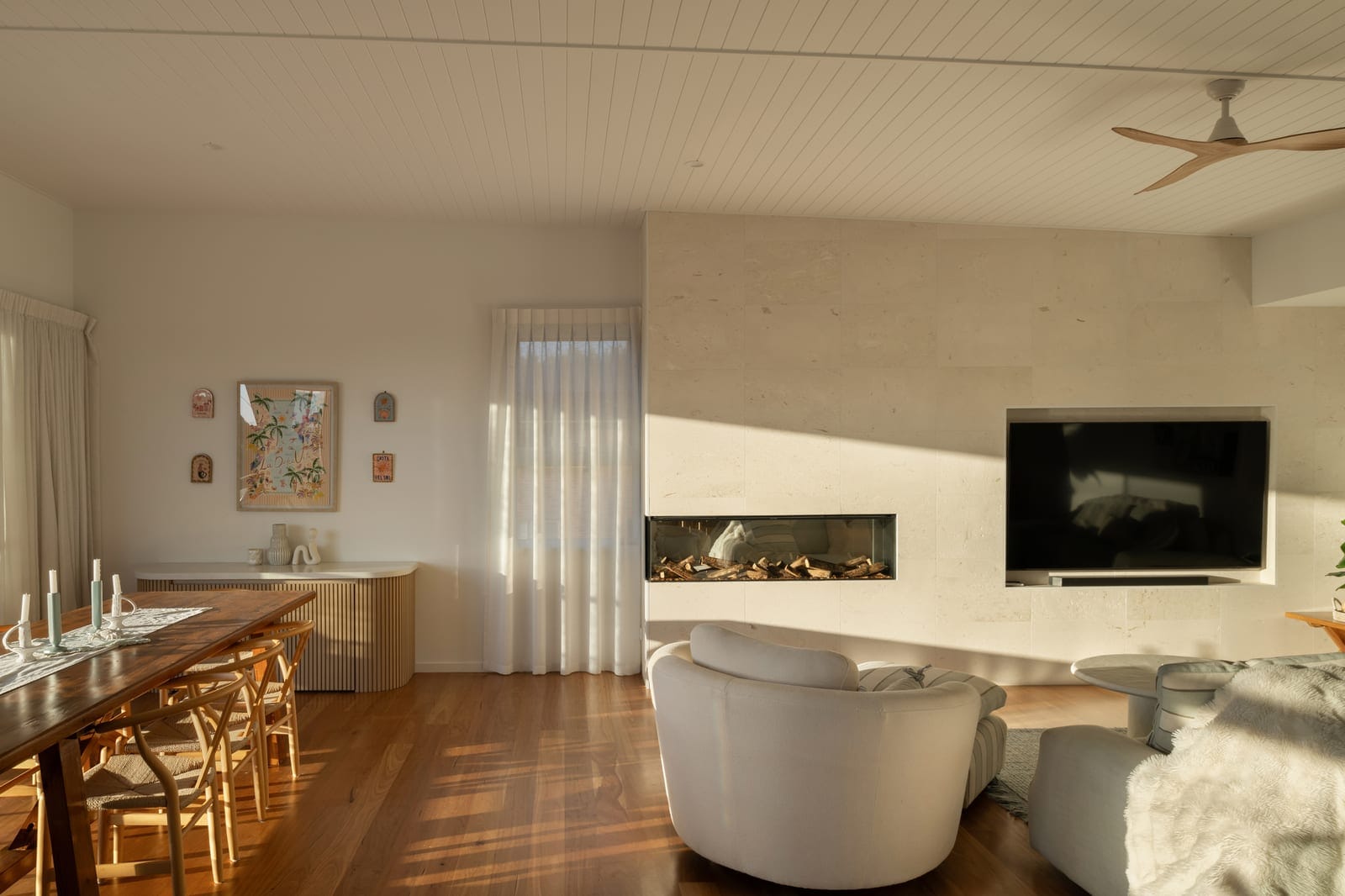 Stunning Bespoke Build, One Block to Shelly Beach!