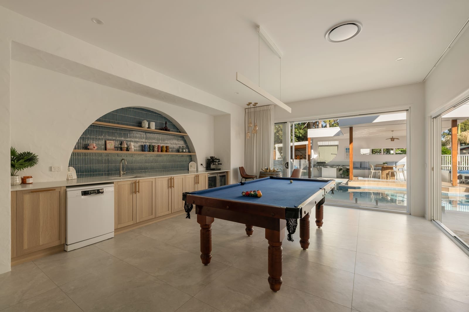 Stunning Bespoke Build, One Block to Shelly Beach!