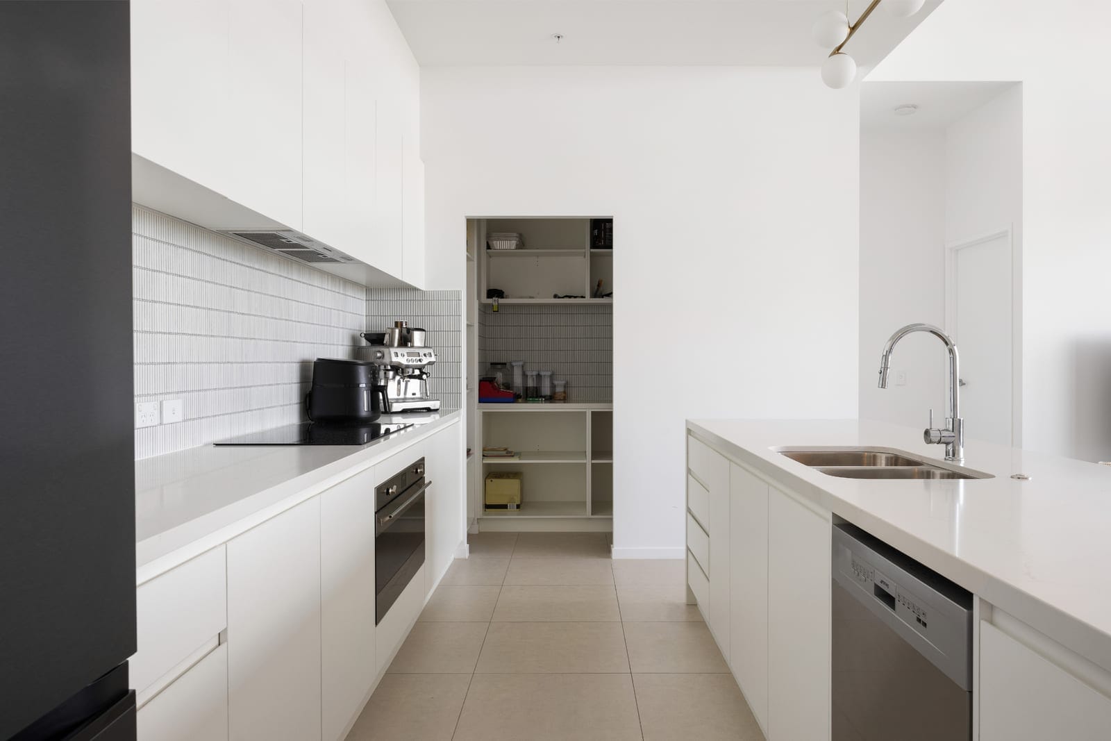 CBD Sky-Home Luxury With Panoramic Coastline Views