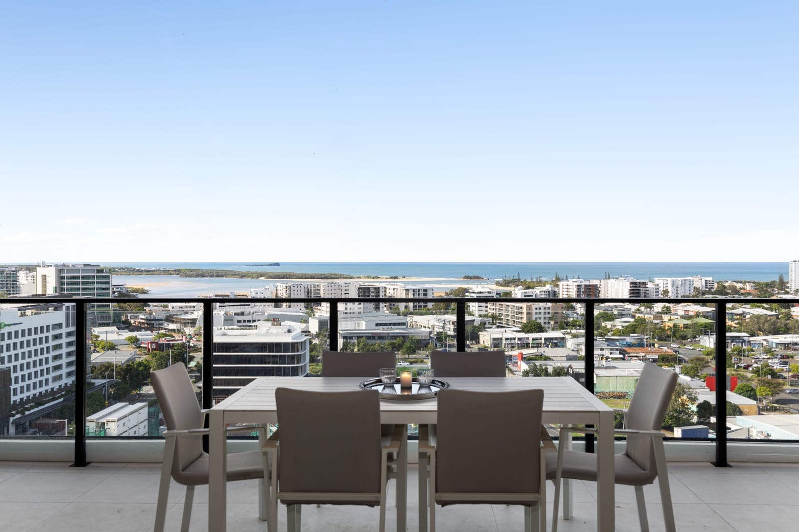 CBD Sky-Home Luxury With Panoramic Coastline Views