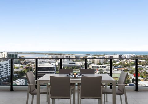CBD Sky-Home Luxury With Panoramic Coastline Views