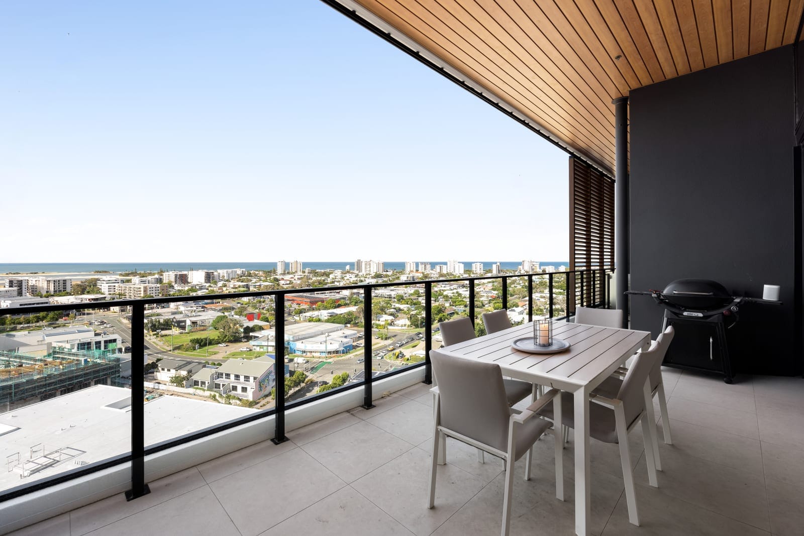 CBD Sky-Home Luxury With Panoramic Coastline Views