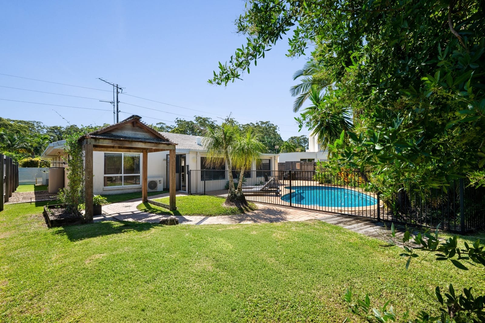SOLD by Team Cassie Kennedy!