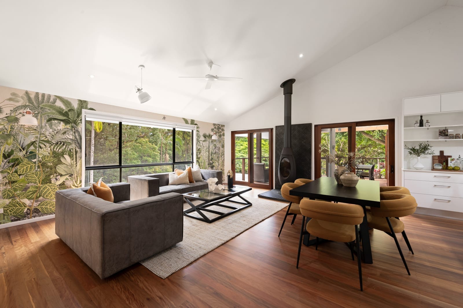 Private Acreage Retreat: Expansive Family Living on 5,084m² in Prestigious Mons