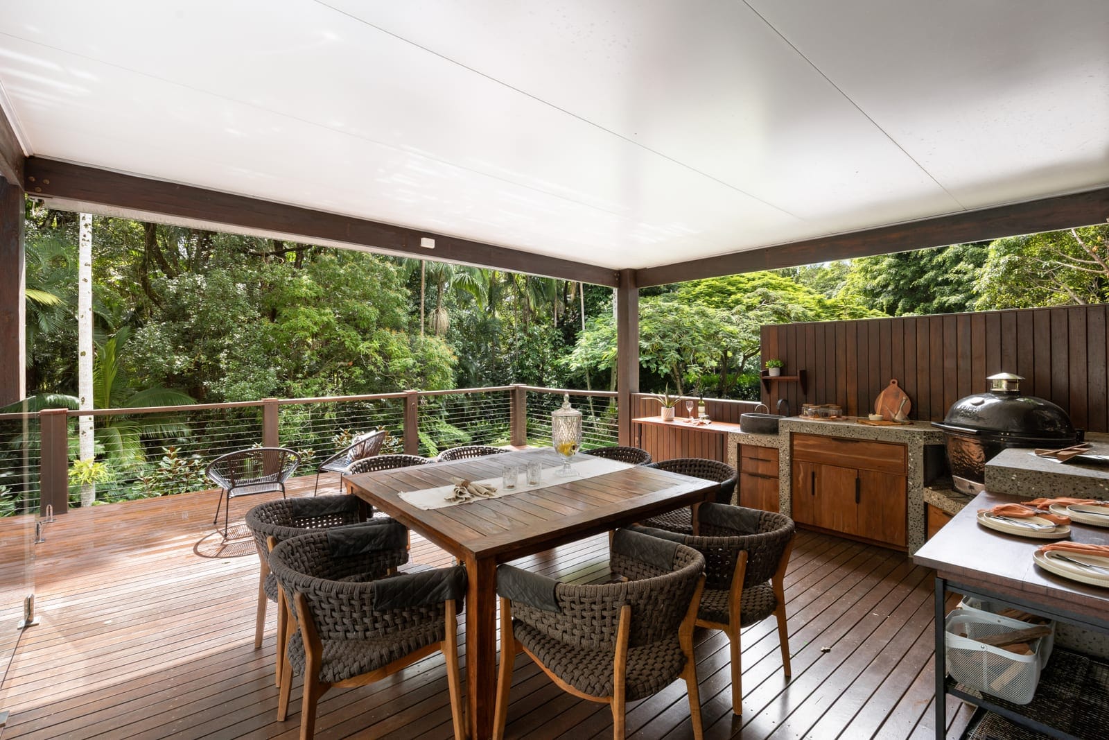 Private Acreage Retreat: Expansive Family Living on 5,084m² in Prestigious Mons