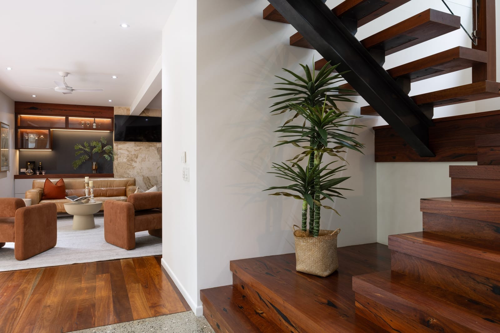 Private Acreage Retreat: Expansive Family Living on 5,084m² in Prestigious Mons