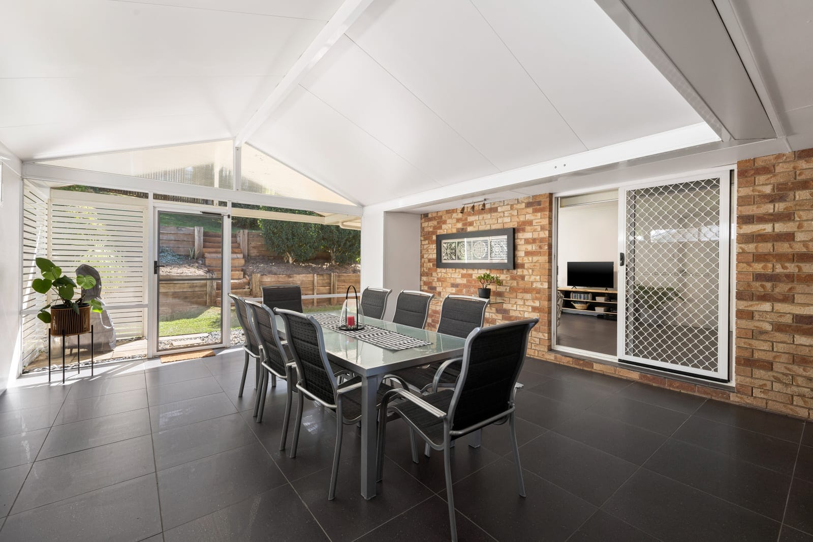 Sold By: Ollie Lehmann & Jacob Beeston
