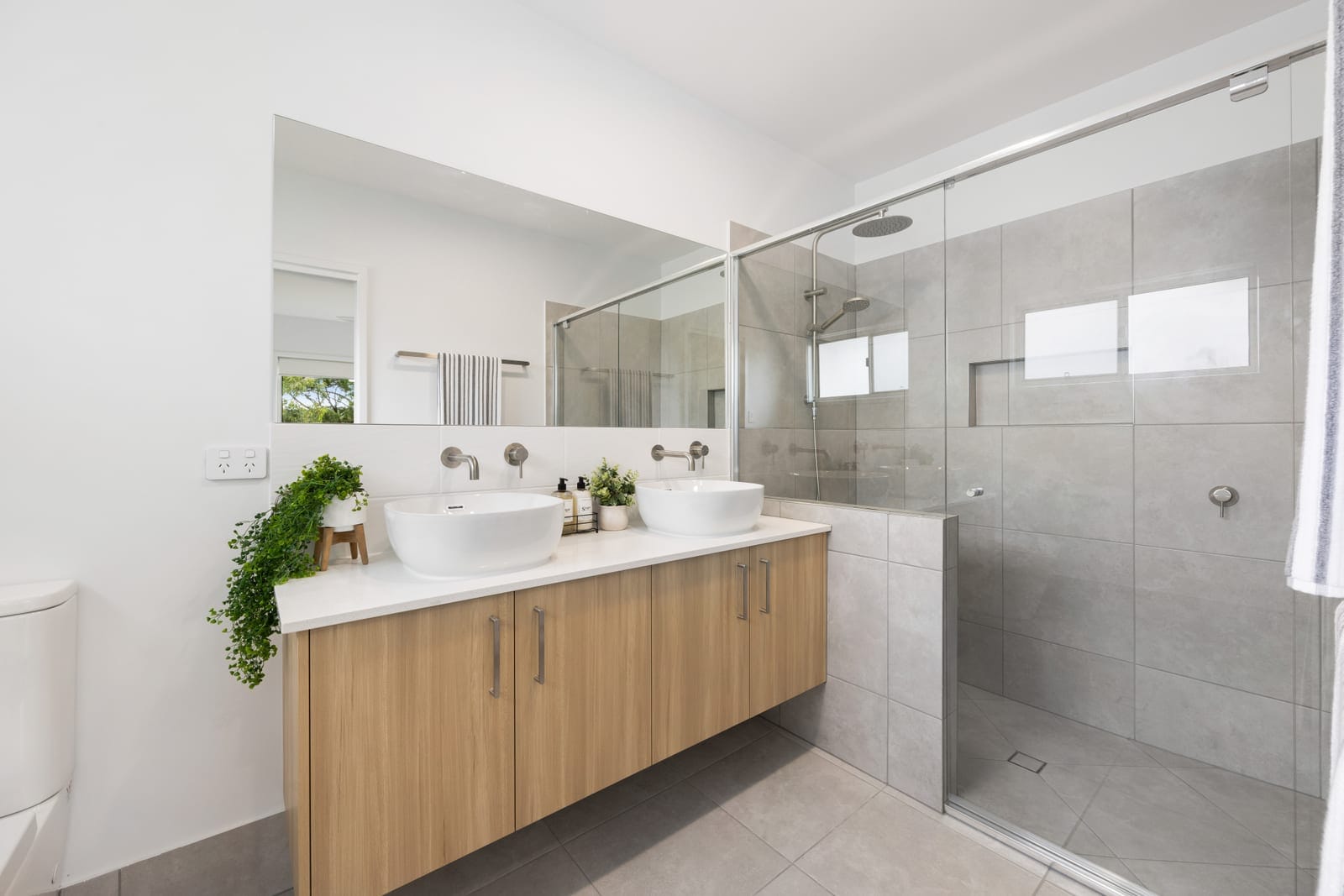 SOLD BY JAMIE VIBERT & NAJ ELSAYED