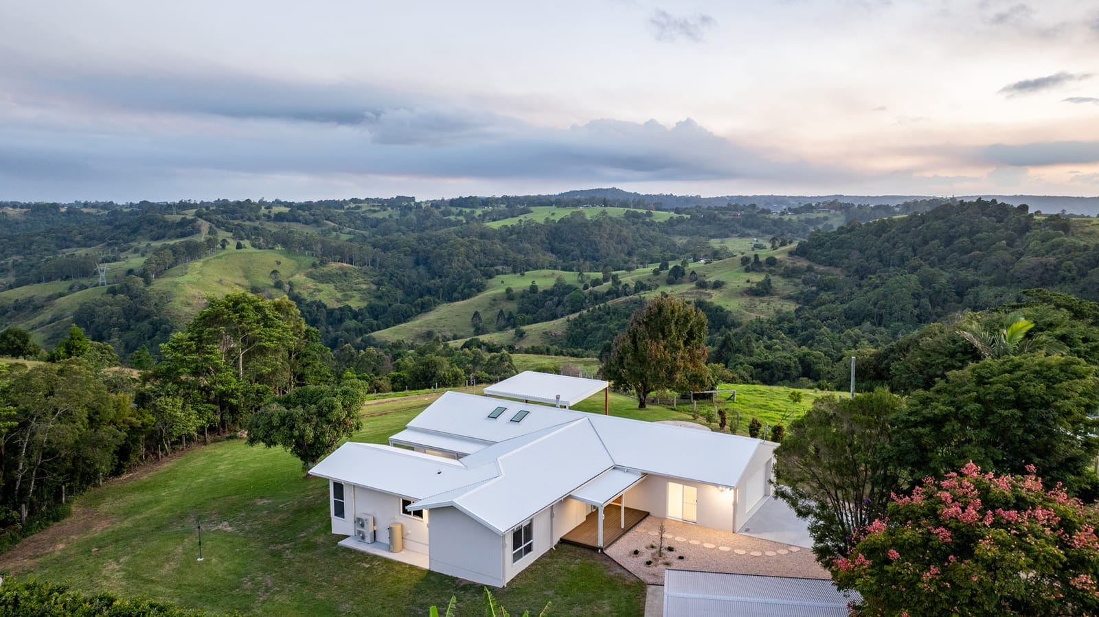 Mawingu - Among the Clouds: Elevated Ridgeline Living with Breathtaking Hinterland Views