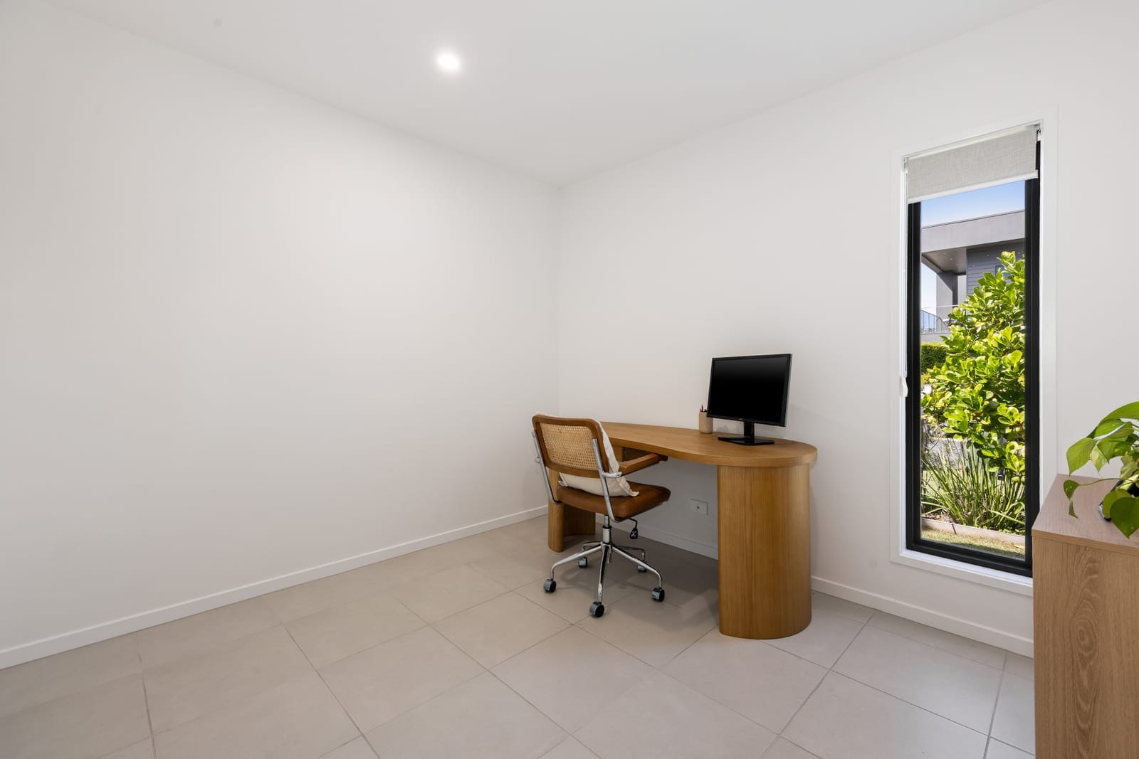 Light-Filled Designer Living: Location-Central!