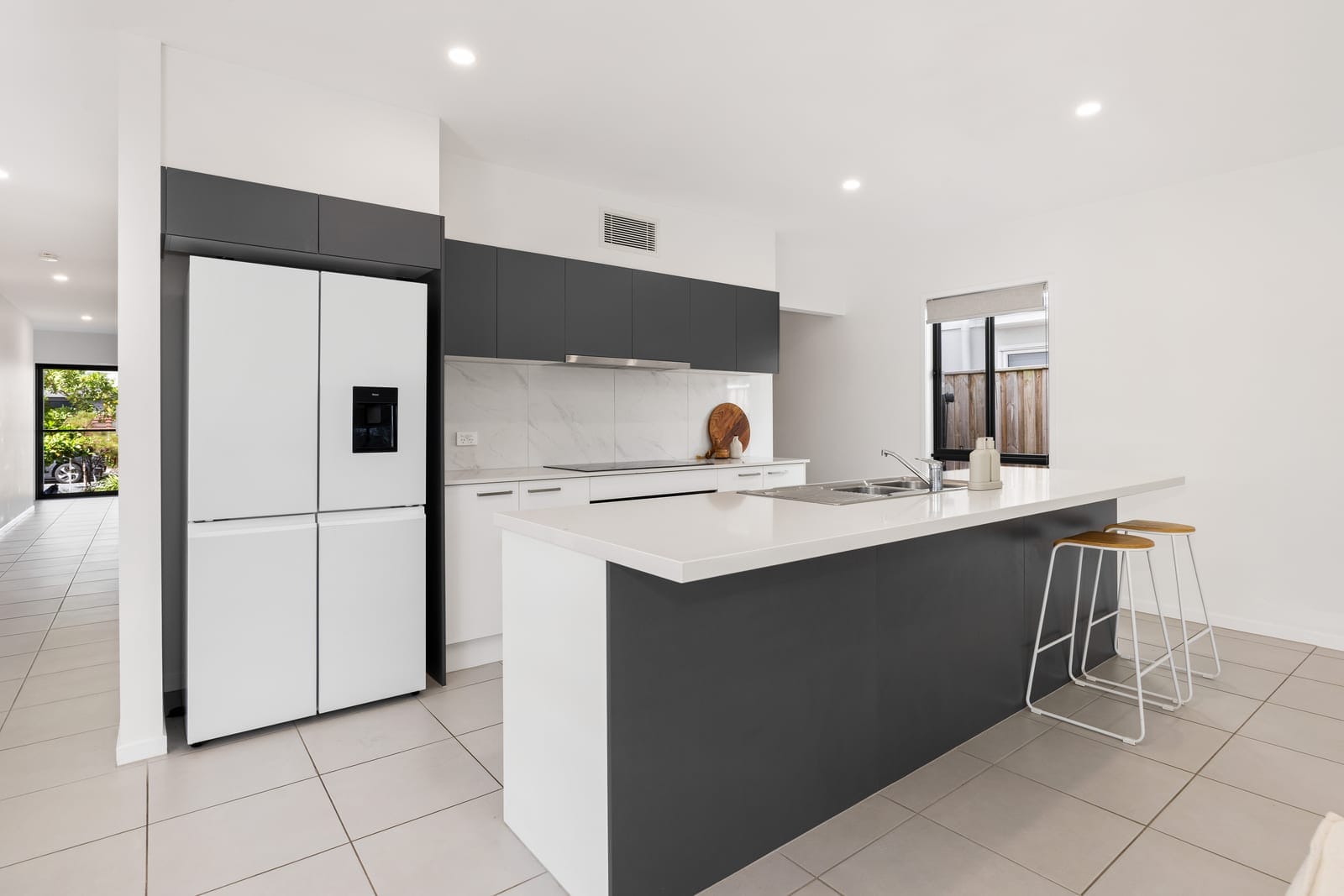 Light-Filled Designer Living: Location-Central!