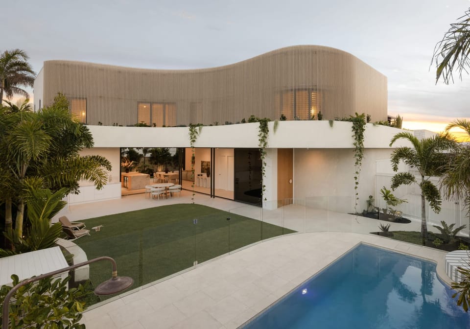 Brand New: High-End Luxury Living, 100m to the Beach