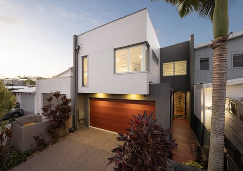 Waterfront Living in the Heart of Sunshine Cove