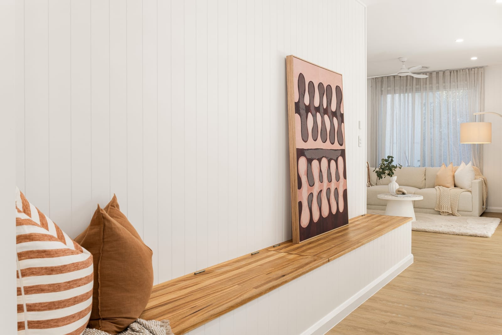 Customly Designed, Presentation-Perfect on Large 708m2 Block!