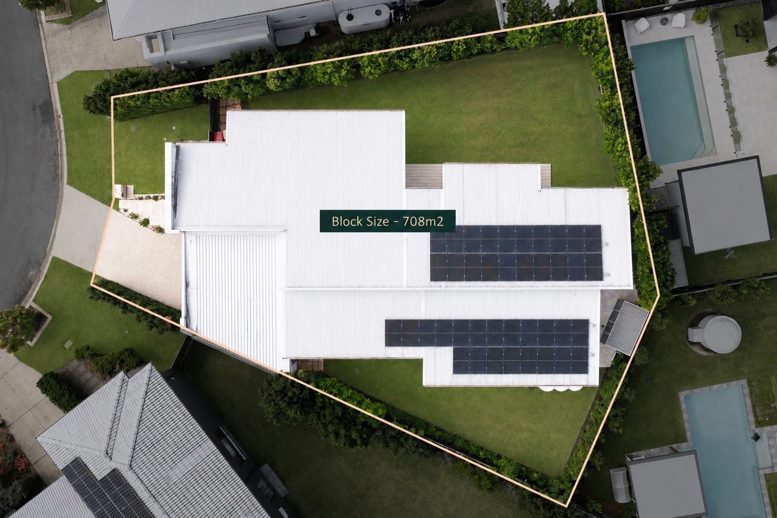 Customly Designed, Presentation-Perfect on Large 708m2 Block!